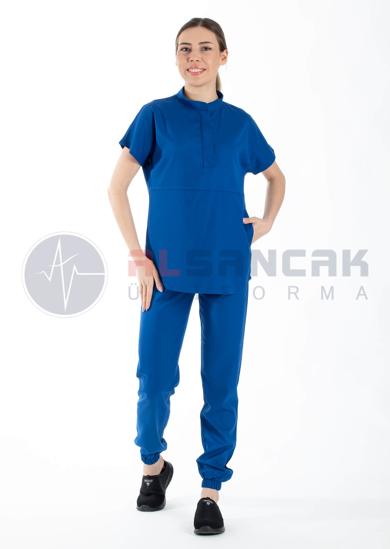 Snap Model Saks Mavi Likralı Doktor ve Hemşire Forması Takımı Snap Model Saks Mavi Likralı Doktor ve Hemşire Forması Takımı