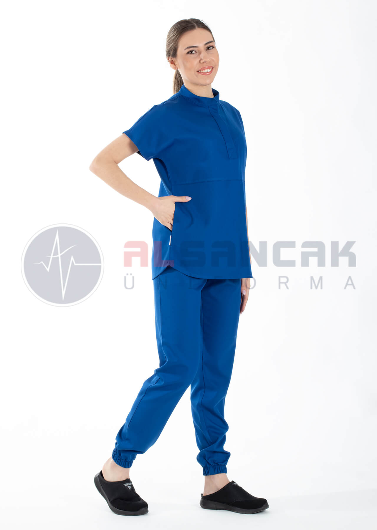 Snap Model Saks Mavi Likralı Doktor ve Hemşire Forması Takımı Snap Model Saks Mavi Likralı Doktor ve Hemşire Forması Takımı